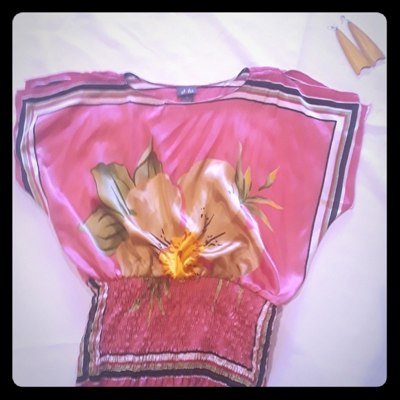 Silky Blouse Beautiful Blouse for the Summer - Picture 1 of 2